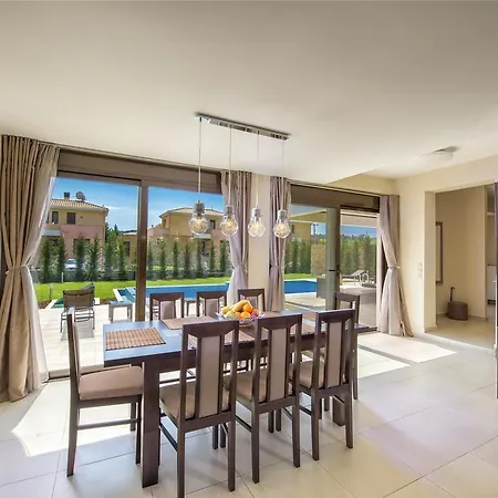 Villa Olive House *